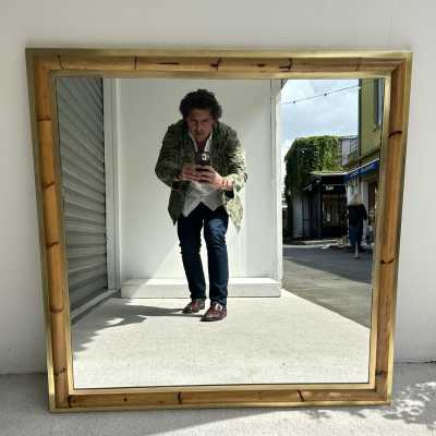 Wall mirror made of brass and bamboo, rattan, raffia, and wicker, from the Italian manufacturer Vivai del Sud. Original manufacturer's stamp on the back. Famous designs by Maison Arpex International, Dal Vera, Renato Zevi, Romeo Rega, Maison Jansen, brass palm tree, and Mario Sabot.