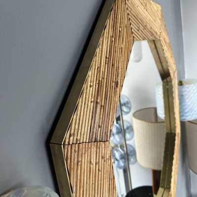 Mid-century modern octagonal wall mirror made of brass and bamboo, rattan, raffia, and wicker by the Italian manufacturer Vivai del Sud. Original manufacturer stamp on the back. Famous designs by Maison Arpex International, Dal Vera, Renato Zevi, Romeo Rega, Maison Jansen, Brass Palm, and Mario Sabot.