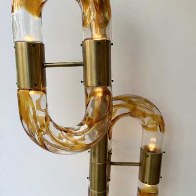 original vintage brass chain floor lamp by Aldo Nason for the Mazzega factory. Blown amber Murano glass. Famous manufactory like Venini, Vistosi, La Murrina, Seguso, Carlo Nason, Poliarte, Esperia, Angelo Brotto, Stilnovo, Arteluce, Arredoluce, Artemide, Pierre Cardin, Lumi, Luci, Raak, Angelo Lelii, Francesco Bocola, Superstudio, Enrico Tronconi, Mario Bellini, Harvey Guzzini, Luigi Massoni, Martinelli, Fabio Lenci, Gio Ponti.