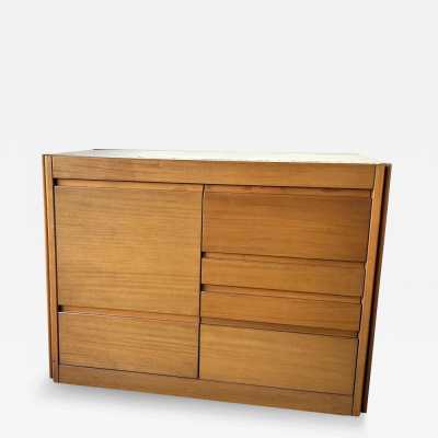 Meuble chariot de bar sec en bois et plateau en marbre du designer italien Angelo Mangiarotti pour Molteni, le bar est monté sur roulettes. Des créations célèbres comme Mario Sabot, Willy Rizzo, Maison Jansen, Hollywood Regency, Gio Ponti, Gianfranco Frattini, Cassina, Osvaldo Borsani, Joe Colombo, Vico Magistretti, Ico Luisa Parisi, Mario Bellini, Tito Agnoli, Afra Tobia Carlo Scarpa, Luciano Frigerio, Sporiti, Marco Zanuso, Giulio Moscatelli, Formanova.