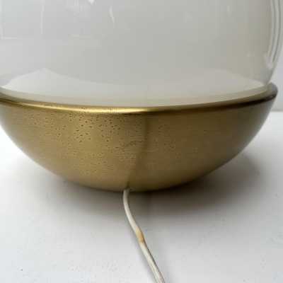 Mid-Century Modern Space Age table or bedside lamp, white opaline Murano glass and brass. In the mood for Italian design like Toni Zuccheri for VeArt, Venini, Vistosi, La Murrina, Aldo Carlo Nason for Mazzega, Stilnovo, Joe Colombo, Arteluce, Arredoluce, Lumi, Luci, Rggiani, Sciolari, Werner Pantone, Luigi Colani, Raak, Angelo Lelii, Angelo Brotto, Esperia, Francesco Bocola, Superstudio, Enrico Tronconi, Mario Bellini, Harvey Guzzini, Luigi Massoni, Martinelli, Pierre Cardin, Fabio Lenci, Gio