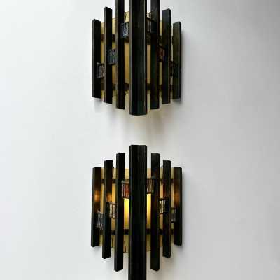 Pair of mid-century modern wall sconces in hammered glass, yellow glass and iron, with a gold and copper patina. They are in the brutalist style, the work of the Italian manufacturer Biancardi Jordan Arte of Verona, a competitor of Lombardy and Poliarte in the 1970s. Famous designers, such as Carlo Aldo Nason for Mazzega Murano, Venini, Vistosi, La Murrina, Esperia and Angelo Brotto.
