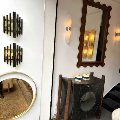 Pair of mid-century modern wall sconces in hammered glass, yellow glass and iron, with a gold and copper patina. They are in the brutalist style, the work of the Italian manufacturer Biancardi Jordan Arte of Verona, a competitor of Lombardy and Poliarte in the 1970s. Famous designers, such as Carlo Aldo Nason for Mazzega Murano, Venini, Vistosi, La Murrina, Esperia and Angelo Brotto.