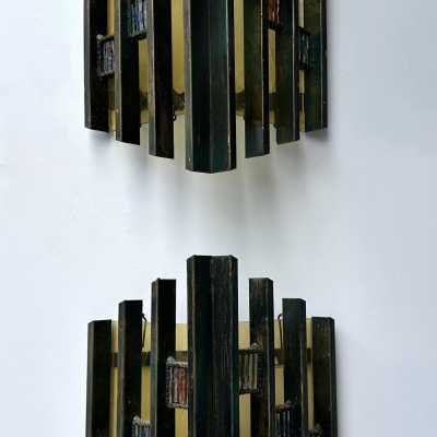 Pair of mid-century modern wall sconces in hammered glass, yellow glass and iron, with a gold and copper patina. They are in the brutalist style, the work of the Italian manufacturer Biancardi Jordan Arte of Verona, a competitor of Lombardy and Poliarte in the 1970s. Famous designers, such as Carlo Aldo Nason for Mazzega Murano, Venini, Vistosi, La Murrina, Esperia and Angelo Brotto.