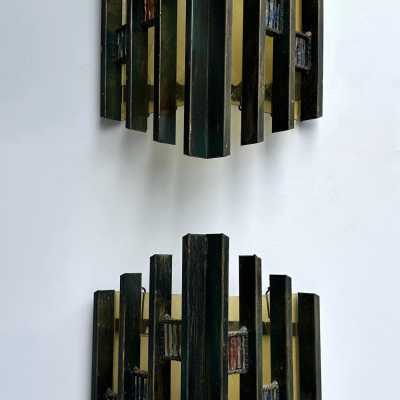 Pair of mid-century modern wall sconces in hammered glass, yellow glass and iron, with a gold and copper patina. They are in the brutalist style, the work of the Italian manufacturer Biancardi Jordan Arte of Verona, a competitor of Lombardy and Poliarte in the 1970s. Famous designers, such as Carlo Aldo Nason for Mazzega Murano, Venini, Vistosi, La Murrina, Esperia and Angelo Brotto.