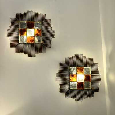 Pair of Mid-Century Modern wall sconces in hammered glass and wrought iron, golden patina, from the Biancardi Jordan factory in Verona in a brutalist style, competitor of Longobard Arte and Poliarte in the 1970s. Famous design like Carlo Aldo Nason for Mazzega Murano, Venini, Vistosi, La Murrina, Esperia, Angelo Brotto.