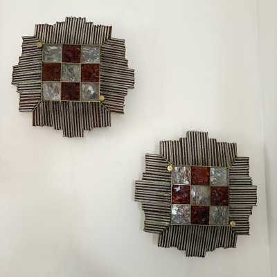Pair of Mid-Century Modern wall sconces in hammered glass and wrought iron, golden patina, from the Biancardi Jordan factory in Verona in a brutalist style, competitor of Longobard Arte and Poliarte in the 1970s. Famous design like Carlo Aldo Nason for Mazzega Murano, Venini, Vistosi, La Murrina, Esperia, Angelo Brotto.