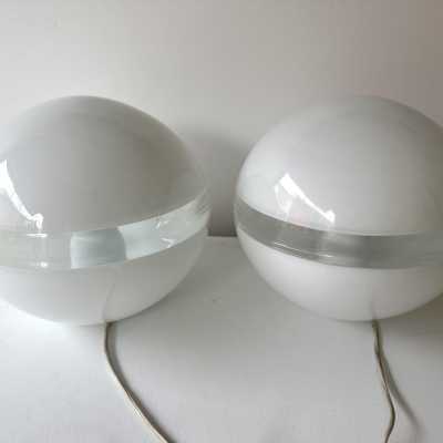 Pair of Mid-Century Modern Space Age table or bedside lamps model LT230 in clear and white textured kinetic Murano glass by Carlo Nason for the Mazzega factory. Famous Italian design like Venini, Vistosi, La Murrina, Aldo Nason, Stilnovo, Joe Colombo, Arteluce, Arredoluce, Lumi, Luci, Rggiani, Sciolari, Werner Pantone, Luigi Colani, Raak, Angelo Lelii, Angelo Brotto, Esperia, Francesco Bocola, Superstudio, Enrico Tronconi, Mario Bellini, Harvey Guzzini, Luigi Massoni, Martinelli, Pierre Ca