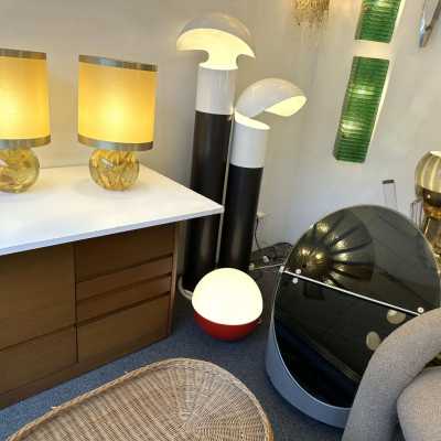 Pair of yellow fractal resin table or bedside lamps, Mid-Century Modern Space Age style, beautiful original shades with brass circle, from the 1970s by the artist François Godebski. Famous designers such as Pierre Giraudon, Marie Claude Fouquières.