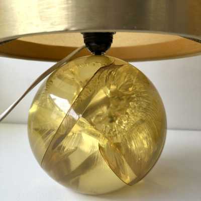 Pair of yellow fractal resin table or bedside lamps, Mid-Century Modern Space Age style, beautiful original shades with brass circle, from the 1970s by the artist François Godebski. Famous designers such as Pierre Giraudon, Marie Claude Fouquières.
