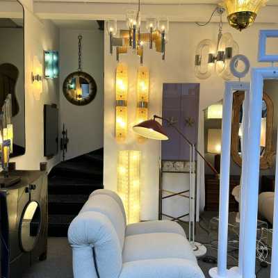 Space Age-style pendant chandelier, mid-century modern design, designed by Italian designer Gaetano Sciolari. Brass, chrome-plated metal, and Murano glass bowl. Famous creations such as Reggiani, Stilux, Stilkronen, Boulanger, and Esperia.
