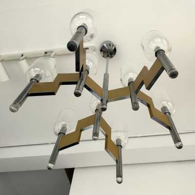 Space Age-style pendant chandelier, mid-century modern design, designed by Italian designer Gaetano Sciolari. Brass, chrome-plated metal, and Murano glass bowl. Famous creations such as Reggiani, Stilux, Stilkronen, Boulanger, and Esperia.