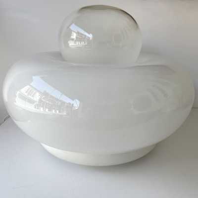 Mid-Century Modern Space Age table or bedside lamp model Elettra by Italian designer Giuliana Gramigna for the Artemide publishing house in white Murano glass, white lacquered metal base, Italian design such as Veronese, Cenedese, Carlo Aldo Nason for Mazzega, La Murrina, Maison Charles, Jansen, Venini, Vistosi, Seguso, Barovier Toso.