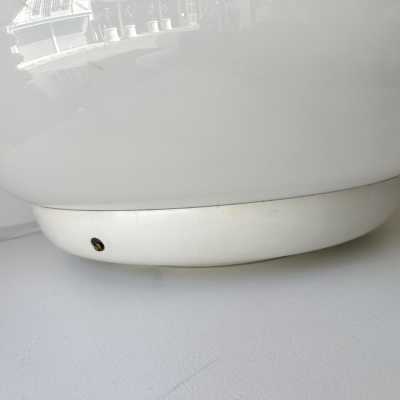 Mid-Century Modern Space Age table or bedside lamp model Elettra by Italian designer Giuliana Gramigna for the Artemide publishing house in white Murano glass, white lacquered metal base, Italian design such as Veronese, Cenedese, Carlo Aldo Nason for Mazzega, La Murrina, Maison Charles, Jansen, Venini, Vistosi, Seguso, Barovier Toso.