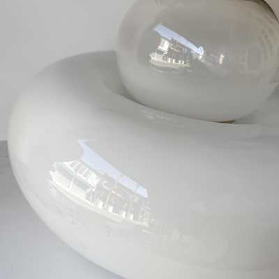 Mid-Century Modern Space Age table or bedside lamp model Elettra by Italian designer Giuliana Gramigna for the Artemide publishing house in white Murano glass, white lacquered metal base, Italian design such as Veronese, Cenedese, Carlo Aldo Nason for Mazzega, La Murrina, Maison Charles, Jansen, Venini, Vistosi, Seguso, Barovier Toso.