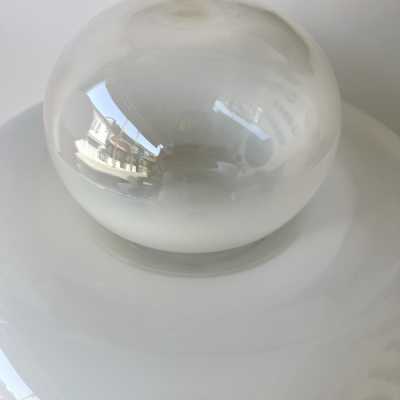 Mid-Century Modern Space Age table or bedside lamp model Elettra by Italian designer Giuliana Gramigna for the Artemide publishing house in white Murano glass, white lacquered metal base, Italian design such as Veronese, Cenedese, Carlo Aldo Nason for Mazzega, La Murrina, Maison Charles, Jansen, Venini, Vistosi, Seguso, Barovier Toso.