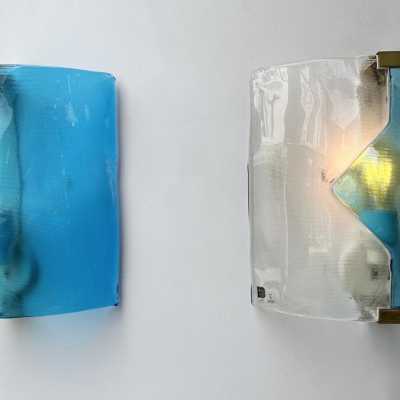 Pair of Space Age style wall lights, Mid-Century Modern style, in blue Murano glass and brass details, by the Italian manufacturer ITRE. Original Murano glass warranty label. Renowned Italian collections: Venini, Vistosi, La Murrina, Aldo Nason, Stilnovo, Joe Colombo, Arteluce, Arredoluce, Lumi, Luci, Rggiani, Sciolari, Werner Pantone, Luigi Colani, Raak, Angelo Lelii, Angelo Brotto, Esperia, Francesco Bocola, Superstudio, Enrico Tronconi, Mario Bellini, Harvey Guzzini, Lu