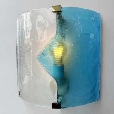 Pair of Space Age style wall lights, Mid-Century Modern style, in blue Murano glass and brass details, by the Italian manufacturer ITRE. Original Murano glass warranty label. Renowned Italian collections: Venini, Vistosi, La Murrina, Aldo Nason, Stilnovo, Joe Colombo, Arteluce, Arredoluce, Lumi, Luci, Rggiani, Sciolari, Werner Pantone, Luigi Colani, Raak, Angelo Lelii, Angelo Brotto, Esperia, Francesco Bocola, Superstudio, Enrico Tronconi, Mario Bellini, Harvey Guzzini, Lu