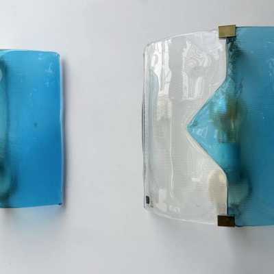 Pair of Space Age style wall lights, Mid-Century Modern style, in blue Murano glass and brass details, by the Italian manufacturer ITRE. Original Murano glass warranty label. Renowned Italian collections: Venini, Vistosi, La Murrina, Aldo Nason, Stilnovo, Joe Colombo, Arteluce, Arredoluce, Lumi, Luci, Rggiani, Sciolari, Werner Pantone, Luigi Colani, Raak, Angelo Lelii, Angelo Brotto, Esperia, Francesco Bocola, Superstudio, Enrico Tronconi, Mario Bellini, Harvey Guzzini, Lu