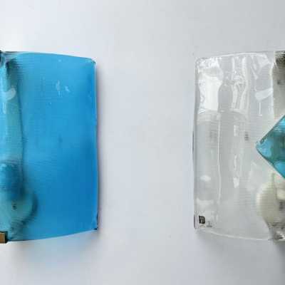 Pair of Space Age style wall lights, Mid-Century Modern style, in blue Murano glass and brass details, by the Italian manufacturer ITRE. Original Murano glass warranty label. Renowned Italian collections: Venini, Vistosi, La Murrina, Aldo Nason, Stilnovo, Joe Colombo, Arteluce, Arredoluce, Lumi, Luci, Rggiani, Sciolari, Werner Pantone, Luigi Colani, Raak, Angelo Lelii, Angelo Brotto, Esperia, Francesco Bocola, Superstudio, Enrico Tronconi, Mario Bellini, Harvey Guzzini, Lu