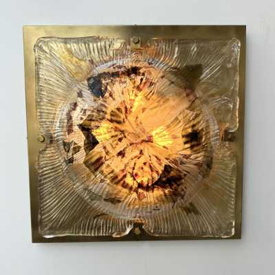 Pair of mid-century modern space age brass wall or ceiling lights, flash or recessed sconces, Italian design attributed to the La Murrina factory. Blown textured Murano glass. Famous manufactory such as Venini, Vistosi, Mazzega, Seguso, Carlo Nason, Poliarte, Esperia, Angelo Brotto, Stilnovo, Arteluce, Arredoluce, Artemide, Pierre Cardin, Lumi, Luci, Raak, Angelo Lelii, Francesco Bocola, Superstudio, Enrico Tronconi, Mario Bellini, Harvey Guzzini, Luigi Massoni, Martinelli, Fab