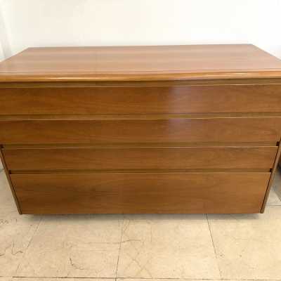 wooden chest of drawers by Italian designer Luigi Saccardo for design manufacturing publisher Gasparello. Famous designs like Gio Ponti, Gianfranco Frattini, Cassina, Osvaldo Borsani, Joe Colombo, Ico Luisa Parisi, Mario Bellini, Tito Agnoli, Afra Tobia Carlo Scarpa, Luciano Frigerio, Sporiti, Marco Zanuso, Giulio Moscatelli, Formanova.