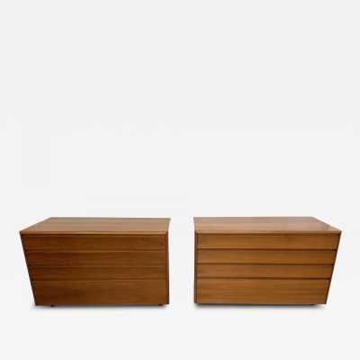wooden chest of drawers by Italian designer Luigi Saccardo for design manufacturing publisher Gasparello. Famous designs like Gio Ponti, Gianfranco Frattini, Cassina, Osvaldo Borsani, Joe Colombo, Ico Luisa Parisi, Mario Bellini, Tito Agnoli, Afra Tobia Carlo Scarpa, Luciano Frigerio, Sporiti, Marco Zanuso, Giulio Moscatelli, Formanova.