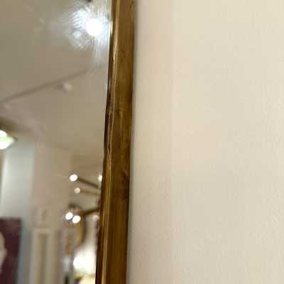 Miroir rectangulaire avec cadre en laiton, style Mid-Century Modern. Belle patine. Gio Ponti a intégré ce style de miroir dans ses intérieurs des années 1950 et 1960.