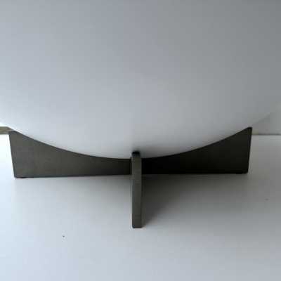 pair of low bedside tables or pedestal tables in white lacquered metal by Dutch designer Neil David. In the Memphis Group atmosphere, Michele De Lucchi, Matteo Thun, Marco Zanini, Aldo Cibic, Andrea Branzi, Shiro Kuramata, Michael Graves, Peter Shire, Javier Mariscal, Barbara Radice, Martine Bedin, George J. Sowden, Masanori Umeda and Nathalie du Pasquier. Famous manufacture like Joe Colombo, Arteluce, Arredoluce, Lumi, Luci, Rggiani, Werner Pantone, Luigi Colani, RAAK, Francesco Bocola, Superstudio, Enr