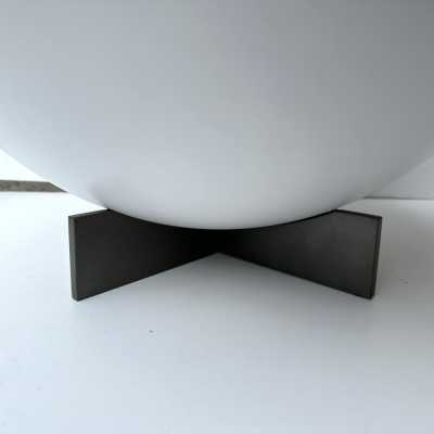 pair of low bedside tables or pedestal tables in white lacquered metal by Dutch designer Neil David. In the Memphis Group atmosphere, Michele De Lucchi, Matteo Thun, Marco Zanini, Aldo Cibic, Andrea Branzi, Shiro Kuramata, Michael Graves, Peter Shire, Javier Mariscal, Barbara Radice, Martine Bedin, George J. Sowden, Masanori Umeda and Nathalie du Pasquier. Famous manufacture like Joe Colombo, Arteluce, Arredoluce, Lumi, Luci, Rggiani, Werner Pantone, Luigi Colani, RAAK, Francesco Bocola, Superstudio, Enr