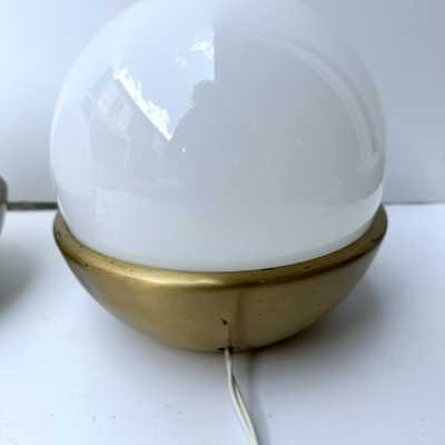 Pair of 2 Mid-Century Modern Space Age table or bedside lamps, white opaline Murano glass and brass. In the mood for Italian design like Toni Zuccheri for VeArt, Venini, Vistosi, La Murrina, Aldo Carlo Nason for Mazzega, Stilnovo, Joe Colombo, Arteluce, Arredoluce, Lumi, Luci, Rggiani, Sciolari, Werner Pantone, Luigi Colani, Raak, Angelo Lelii, Angelo Brotto, Esperia, Francesco Bocola, Superstudio, Enrico Tronconi, Mario Bellini, Harvey Guzzini, Luigi Massoni, Martinelli, Pierre Cardin, Fabio