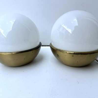 Pair of 2 Mid-Century Modern Space Age table or bedside lamps, white opaline Murano glass and brass. In the mood for Italian design like Toni Zuccheri for VeArt, Venini, Vistosi, La Murrina, Aldo Carlo Nason for Mazzega, Stilnovo, Joe Colombo, Arteluce, Arredoluce, Lumi, Luci, Rggiani, Sciolari, Werner Pantone, Luigi Colani, Raak, Angelo Lelii, Angelo Brotto, Esperia, Francesco Bocola, Superstudio, Enrico Tronconi, Mario Bellini, Harvey Guzzini, Luigi Massoni, Martinelli, Pierre Cardin, Fabio