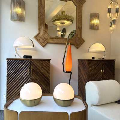 Pair of 2 Mid-Century Modern Space Age table or bedside lamps, white opaline Murano glass and brass. In the mood for Italian design like Toni Zuccheri for VeArt, Venini, Vistosi, La Murrina, Aldo Carlo Nason for Mazzega, Stilnovo, Joe Colombo, Arteluce, Arredoluce, Lumi, Luci, Rggiani, Sciolari, Werner Pantone, Luigi Colani, Raak, Angelo Lelii, Angelo Brotto, Esperia, Francesco Bocola, Superstudio, Enrico Tronconi, Mario Bellini, Harvey Guzzini, Luigi Massoni, Martinelli, Pierre Cardin, Fabio