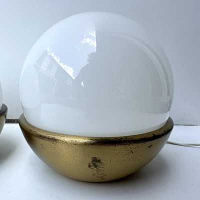 Pair of 2 Mid-Century Modern Space Age table or bedside lamps, white opaline Murano glass and brass. In the mood for Italian design like Toni Zuccheri for VeArt, Venini, Vistosi, La Murrina, Aldo Carlo Nason for Mazzega, Stilnovo, Joe Colombo, Arteluce, Arredoluce, Lumi, Luci, Rggiani, Sciolari, Werner Pantone, Luigi Colani, Raak, Angelo Lelii, Angelo Brotto, Esperia, Francesco Bocola, Superstudio, Enrico Tronconi, Mario Bellini, Harvey Guzzini, Luigi Massoni, Martinelli, Pierre Cardin, Fabio