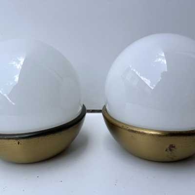Pair of 2 Mid-Century Modern Space Age table or bedside lamps, white opaline Murano glass and brass. In the mood for Italian design like Toni Zuccheri for VeArt, Venini, Vistosi, La Murrina, Aldo Carlo Nason for Mazzega, Stilnovo, Joe Colombo, Arteluce, Arredoluce, Lumi, Luci, Rggiani, Sciolari, Werner Pantone, Luigi Colani, Raak, Angelo Lelii, Angelo Brotto, Esperia, Francesco Bocola, Superstudio, Enrico Tronconi, Mario Bellini, Harvey Guzzini, Luigi Massoni, Martinelli, Pierre Cardin, Fabio