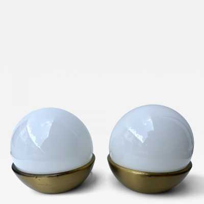 Pair of 2 Mid-Century Modern Space Age table or bedside lamps, white opaline Murano glass and brass. In the mood for Italian design like Toni Zuccheri for VeArt, Venini, Vistosi, La Murrina, Aldo Carlo Nason for Mazzega, Stilnovo, Joe Colombo, Arteluce, Arredoluce, Lumi, Luci, Rggiani, Sciolari, Werner Pantone, Luigi Colani, Raak, Angelo Lelii, Angelo Brotto, Esperia, Francesco Bocola, Superstudio, Enrico Tronconi, Mario Bellini, Harvey Guzzini, Luigi Massoni, Martinelli, Pierre Cardin, Fabio
