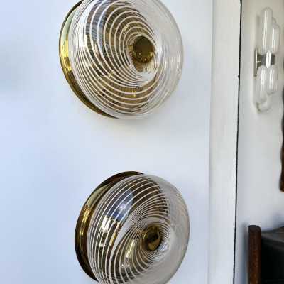 Pair of plastic lucite spiral brass wall or ceiling lights mid century modern, Italian design in the mood of Venini, Vistosi, Mazzega, Seguso, Carlo Aldo Nason, Poliarte, Esperia, Angelo Brotto, Stilnovo, Arteluce, Arredoluce, Artemide, Pierre Cardin, Lumi, Luci, Raak, Angelo Lelii, Francesco Bocola, Superstudio, Enrico Tronconi, Mario Bellini, Harvey Guzzini, Luigi Massoni, Martinelli, Fabio Lenci, Gio Ponti.