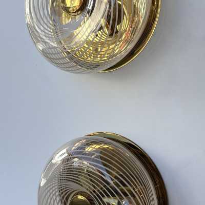 Pair of plastic lucite spiral brass wall or ceiling lights mid century modern, Italian design in the mood of Venini, Vistosi, Mazzega, Seguso, Carlo Aldo Nason, Poliarte, Esperia, Angelo Brotto, Stilnovo, Arteluce, Arredoluce, Artemide, Pierre Cardin, Lumi, Luci, Raak, Angelo Lelii, Francesco Bocola, Superstudio, Enrico Tronconi, Mario Bellini, Harvey Guzzini, Luigi Massoni, Martinelli, Fabio Lenci, Gio Ponti.
