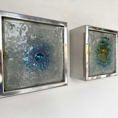 Pair of Mid-Century Modern Space Age wall sconces attributed to Raak. Blown bubbled glass and chrome metal. Famous manufacture like Italian design Venini, Vistosi, La Murrina, Seguso, Aldo Nason, Poliarte, Esperia, Angelo Brotto, Stilnovo, Arteluce, Arredoluce, Artemide, Pierre Cardin, Lumi, Luci, Angelo Lelii, Francesco Bocola, Superstudio, Enrico Tronconi, Mario Bellini, Harvey Guzzini, Luigi Massoni, Martinelli, Fabio Lenci, Gio Ponti.