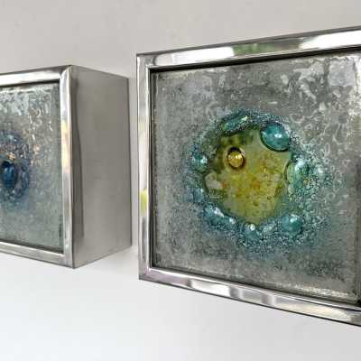 Pair of Mid-Century Modern Space Age wall sconces attributed to Raak. Blown bubbled glass and chrome metal. Famous manufacture like Italian design Venini, Vistosi, La Murrina, Seguso, Aldo Nason, Poliarte, Esperia, Angelo Brotto, Stilnovo, Arteluce, Arredoluce, Artemide, Pierre Cardin, Lumi, Luci, Angelo Lelii, Francesco Bocola, Superstudio, Enrico Tronconi, Mario Bellini, Harvey Guzzini, Luigi Massoni, Martinelli, Fabio Lenci, Gio Ponti.