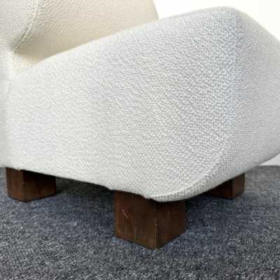 Pair of slipper armchairs model P. wooden feet. Recently completely covered in looped fabric but second-hand upholstery. In the style of Pierre Cardin, designers like Gio Ponti, Gianfranco Frattini, Cassina, Osvaldo Borsani, Joe Colombo, Vico Magistretti, Ico Luisa Parisi, Mario Bellini, Tito Agnoli, Afra Tobia Carlo Scarpa, Luciano Frigerio, Sporiti, Marco Zanuso, Giulio Moscatelli, Formanova.
