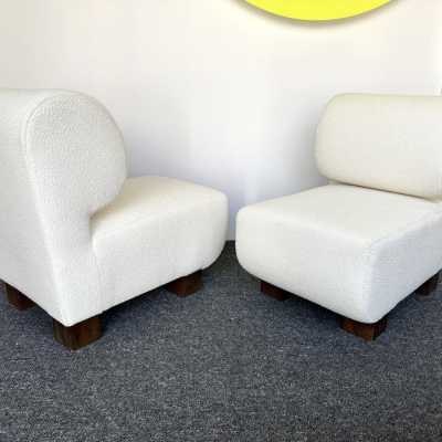 Pair of slipper armchairs model P. wooden feet. Recently completely covered in looped fabric but second-hand upholstery. In the style of Pierre Cardin, designers like Gio Ponti, Gianfranco Frattini, Cassina, Osvaldo Borsani, Joe Colombo, Vico Magistretti, Ico Luisa Parisi, Mario Bellini, Tito Agnoli, Afra Tobia Carlo Scarpa, Luciano Frigerio, Sporiti, Marco Zanuso, Giulio Moscatelli, Formanova.