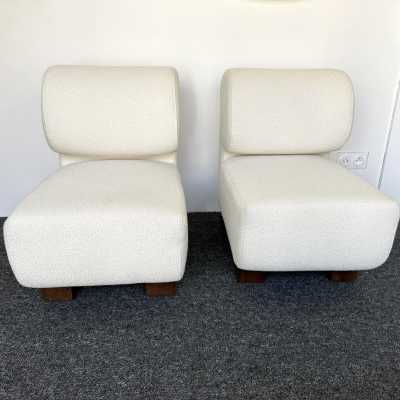 Pair of slipper armchairs model P. wooden feet. Recently completely covered in looped fabric but second-hand upholstery. In the style of Pierre Cardin, designers like Gio Ponti, Gianfranco Frattini, Cassina, Osvaldo Borsani, Joe Colombo, Vico Magistretti, Ico Luisa Parisi, Mario Bellini, Tito Agnoli, Afra Tobia Carlo Scarpa, Luciano Frigerio, Sporiti, Marco Zanuso, Giulio Moscatelli, Formanova.