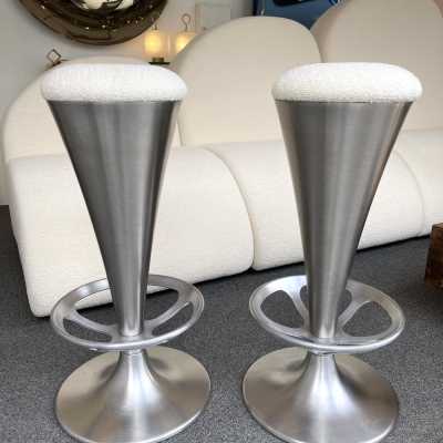Pair of Cone bar or counter stools in stainless steel and cast aluminum. Upholstered in new bouclé fabric. Mid-Century Modern Space Age style, Verner Pantone.
