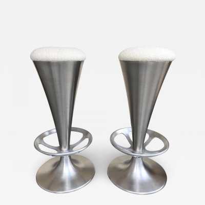 Pair of Cone bar or counter stools in stainless steel and cast aluminum. Upholstered in new bouclé fabric. Mid-Century Modern Space Age style, Verner Pantone.