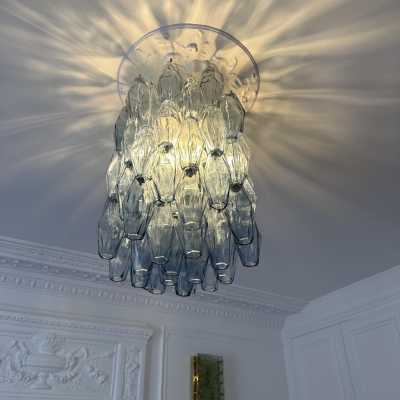 Murano glass chandelier, pendant, or flush-mounted ceiling light in polyhedral polihedral glass. Comes with additional glass, chain, and ceiling rose. In a Mid-Century Modern Hollywood Regency style, inspired by Mazzega, Carlo Aldo Nason, Vistosi, La Murrina, Carlo Scarpa, Venini, and Seguso.