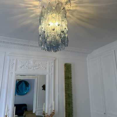Murano glass chandelier, pendant, or flush-mounted ceiling light in polyhedral polihedral glass. Comes with additional glass, chain, and ceiling rose. In a Mid-Century Modern Hollywood Regency style, inspired by Mazzega, Carlo Aldo Nason, Vistosi, La Murrina, Carlo Scarpa, Venini, and Seguso.