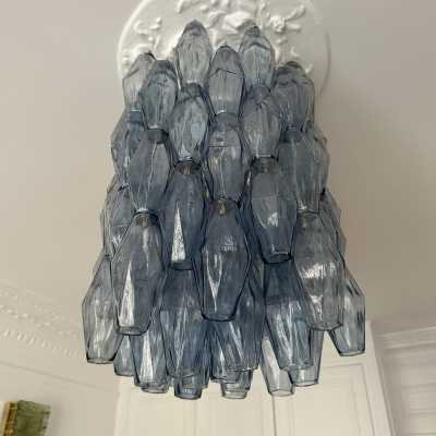 Murano glass chandelier, pendant, or flush-mounted ceiling light in polyhedral polihedral glass. Comes with additional glass, chain, and ceiling rose. In a Mid-Century Modern Hollywood Regency style, inspired by Mazzega, Carlo Aldo Nason, Vistosi, La Murrina, Carlo Scarpa, Venini, and Seguso.