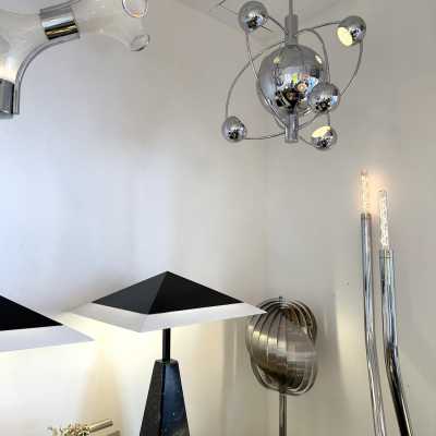 Astro Satellite Sputnik chandelier, space age, chrome-plated metal pendant light, six light points around the central sphere. Design attributed to the manufacturer-producer Reggiani. A typical Italian design of the mid-century modern period. Reggiani is a famous manufacturer, along with Gaetano Sciolari, Arredoluce, Arteluce, and Stilnovo.