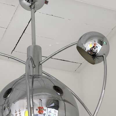 Astro Satellite Sputnik chandelier, space age, chrome-plated metal pendant light, six light points around the central sphere. Design attributed to the manufacturer-producer Reggiani. A typical Italian design of the mid-century modern period. Reggiani is a famous manufacturer, along with Gaetano Sciolari, Arredoluce, Arteluce, and Stilnovo.